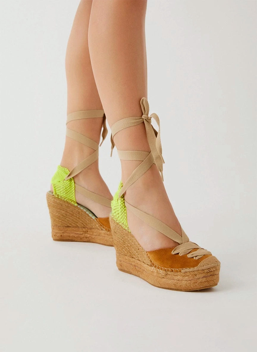 Alpargatas canela con talonera amarillo flúor | Meridian 52