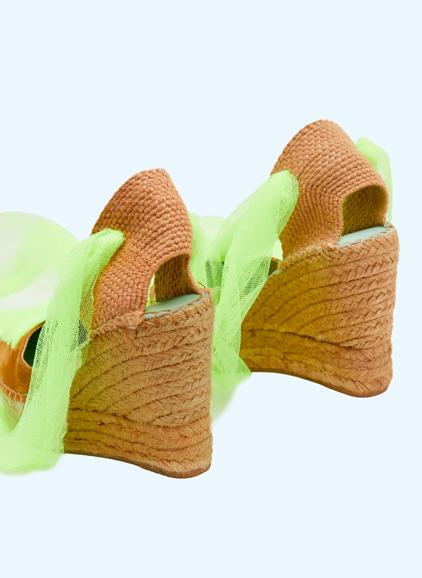 Cuñas canela y amarillo fluor con cinta de tul | Meridian 121