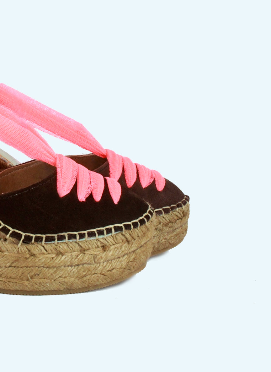 Alpargatas marrones con cinta coral | Meridian 13