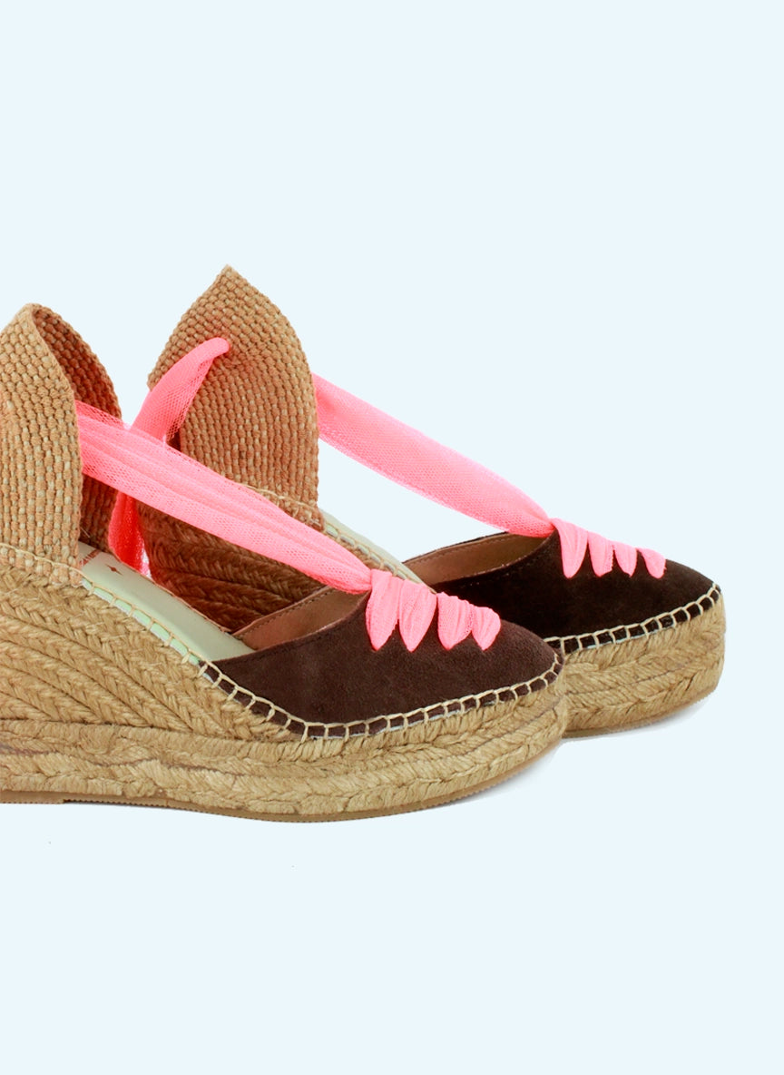 Alpargatas marrones con cinta coral | Meridian 13