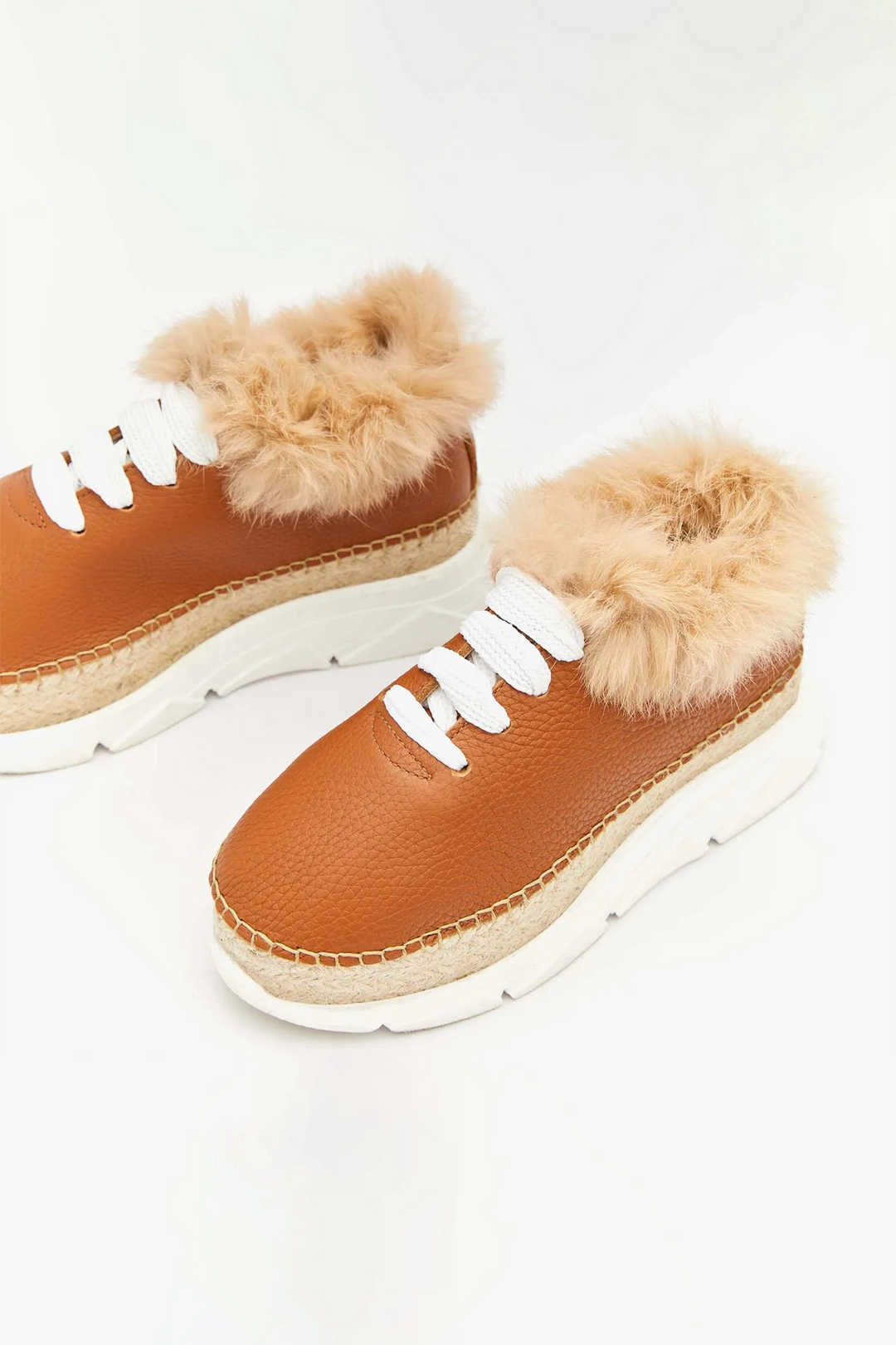 Sneakers de piel con pelo y suela yute y goma | Naos 15