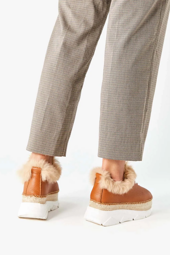 Sneakers de piel con pelo y suela yute y goma | Naos 15