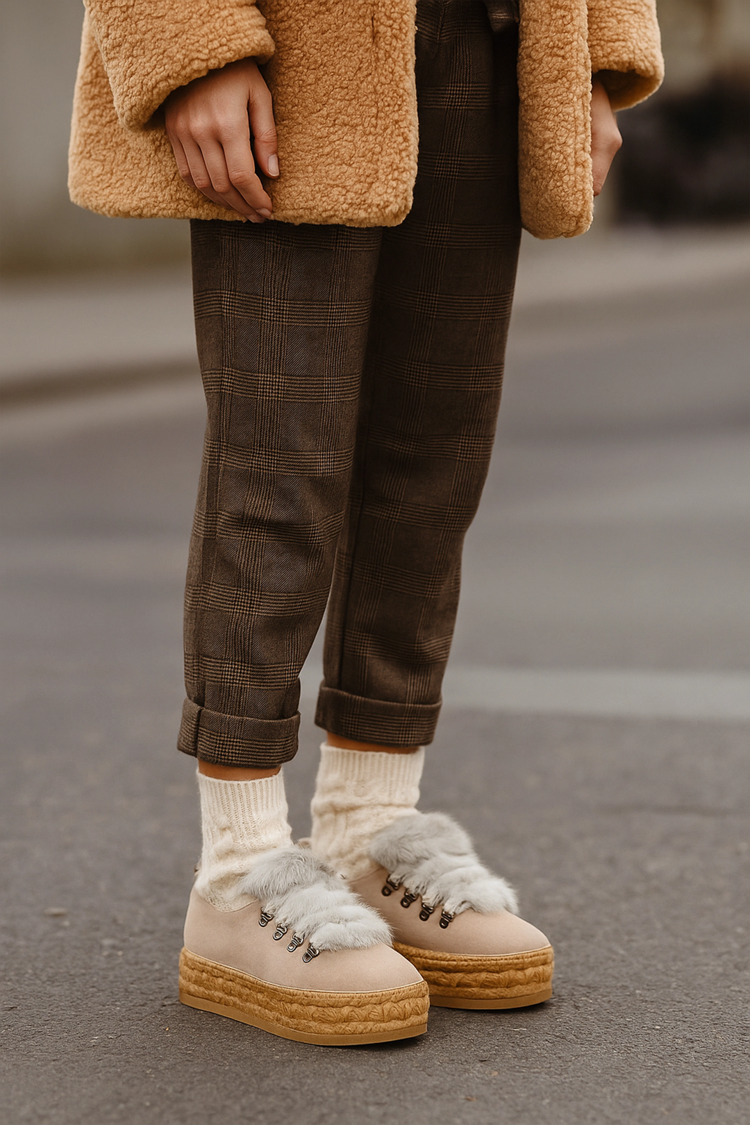 Sneakers para mujer color gris niquel y pelo | Naos 16