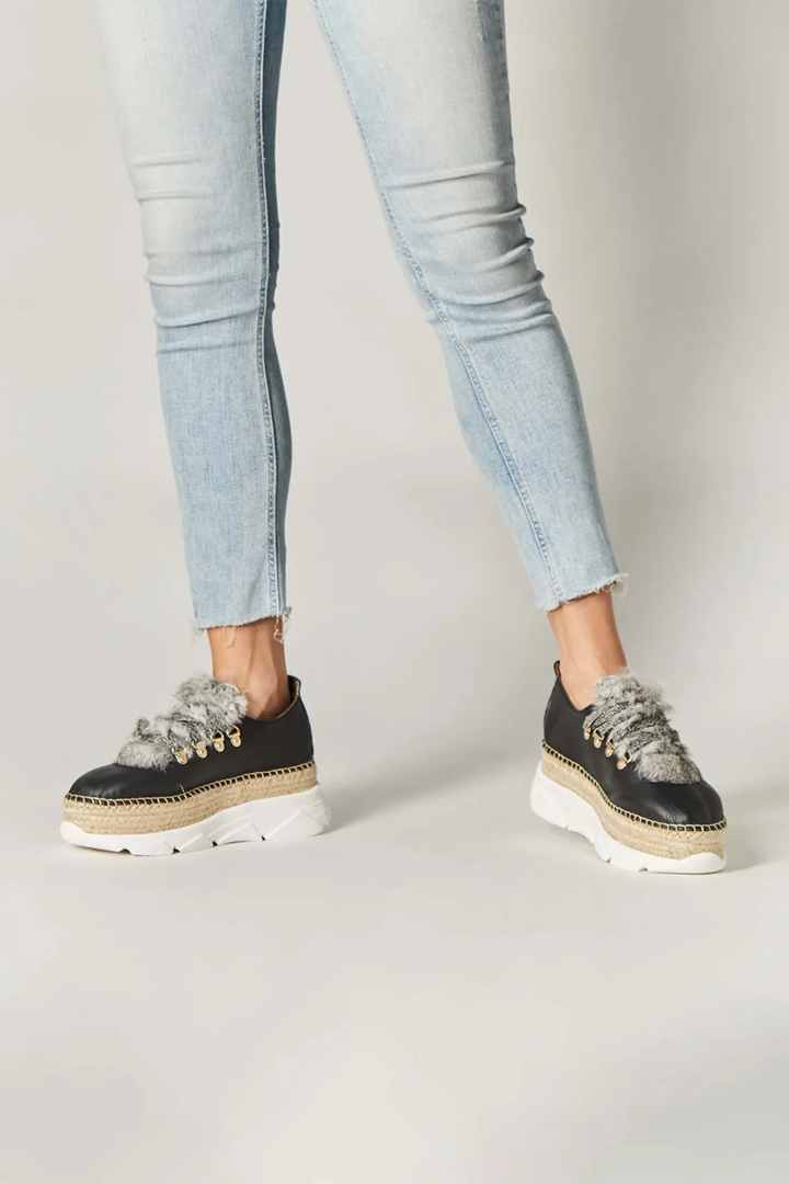 Sneakers de piel color negro y pelo con suela híbrida | Naos 31