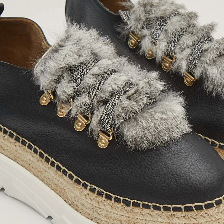 Sneakers de piel color negro y pelo con suela híbrida | Naos 31