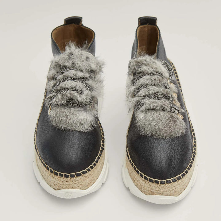 Sneakers de piel color negro y pelo con suela híbrida | Naos 31