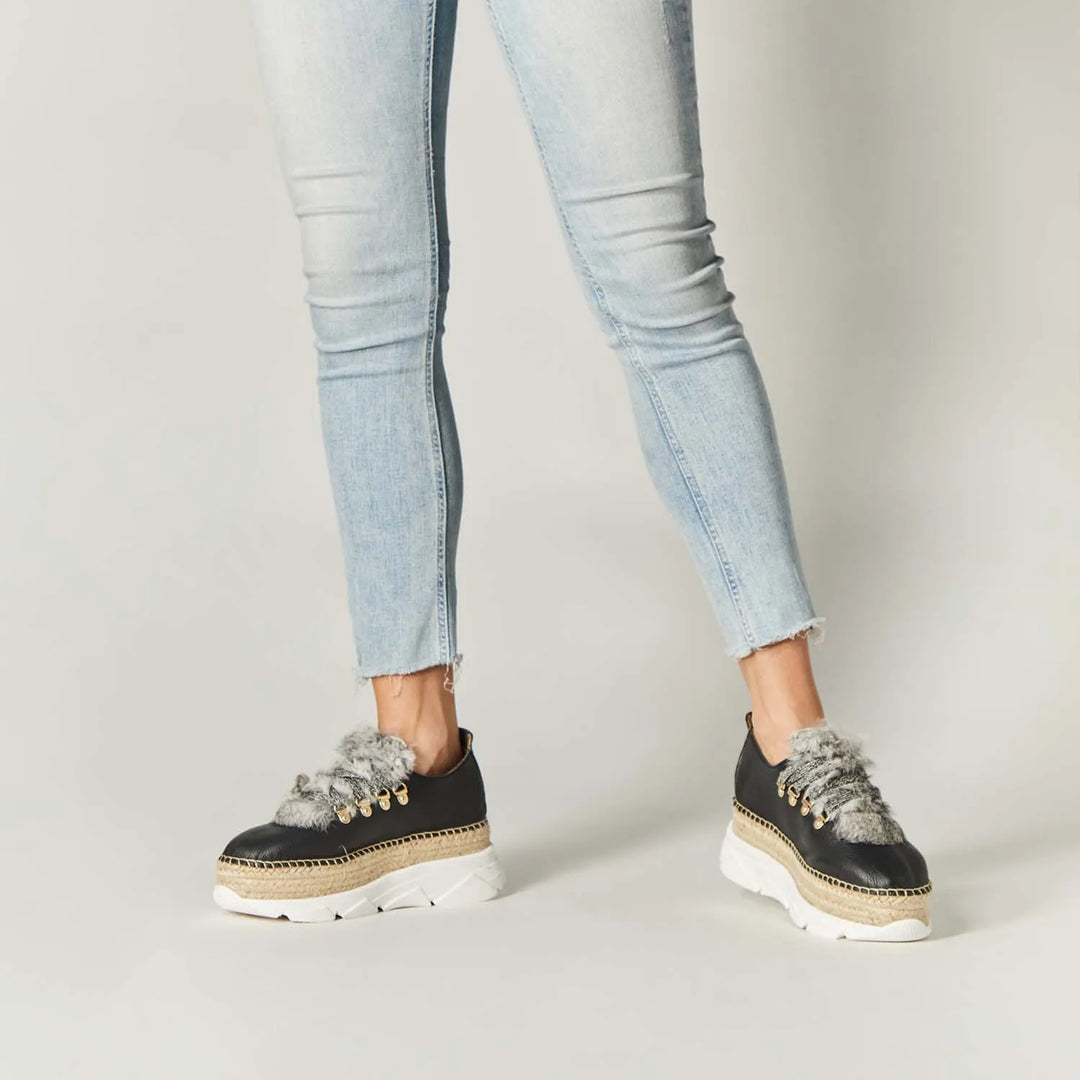 Sneakers de piel color negro y pelo con suela híbrida | Naos 31