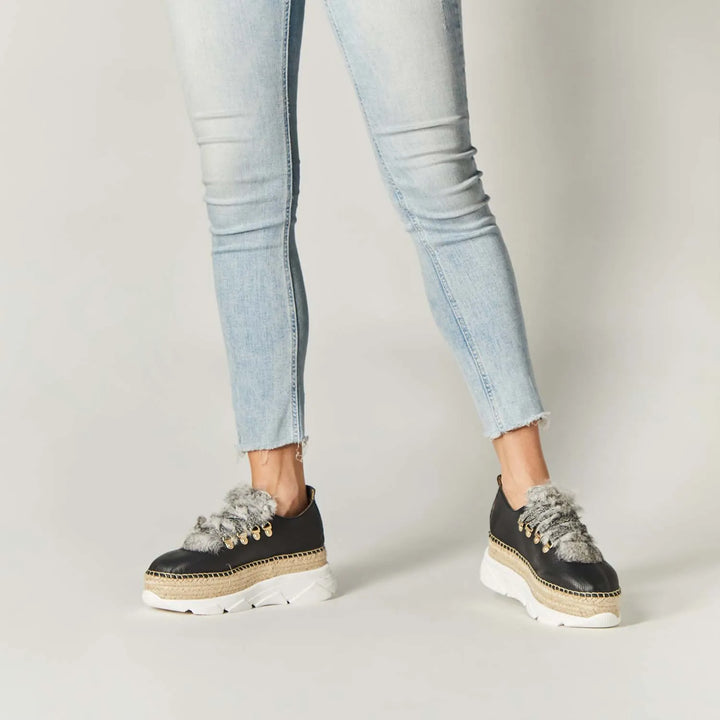 Sneakers de piel color negro y pelo con suela híbrida | Naos 31