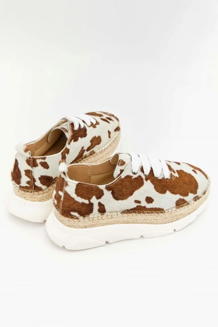 Sneakers animal print vaca con suela de yute y goma | Naos 90