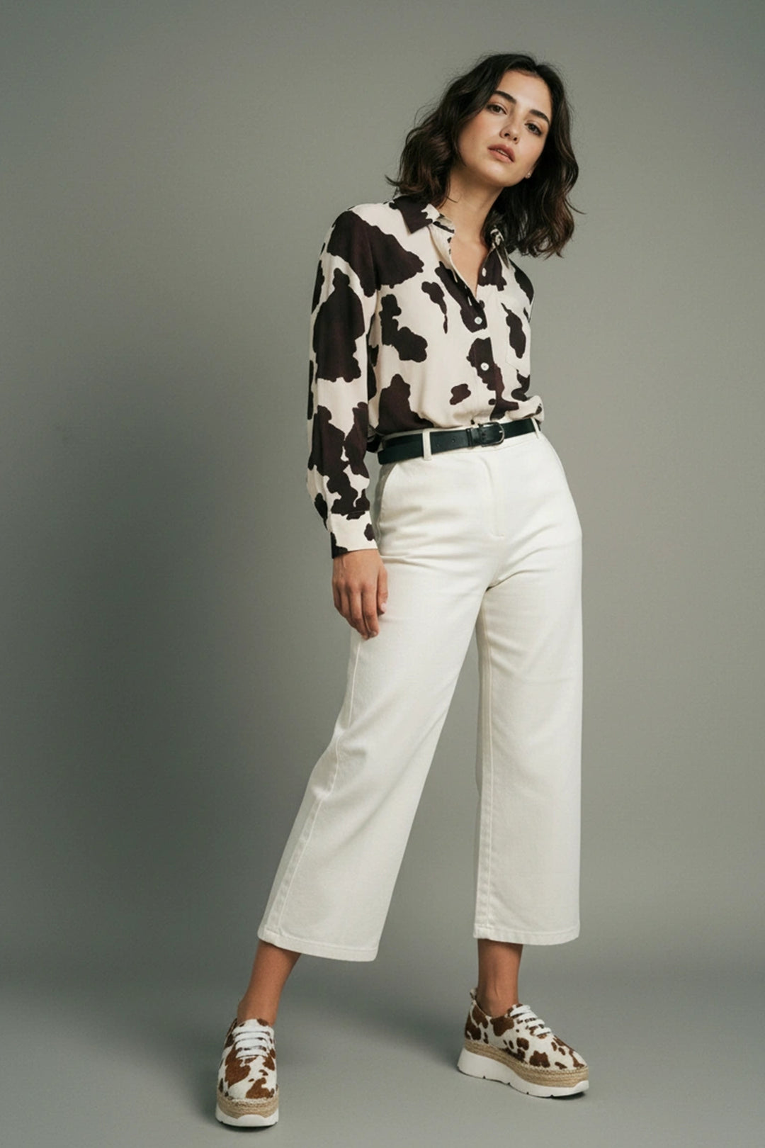 Sneakers animal print vaca con suela de yute y goma | Naos 90