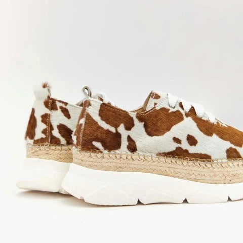 Sneakers animal print vaca con suela de yute y goma | Naos 90