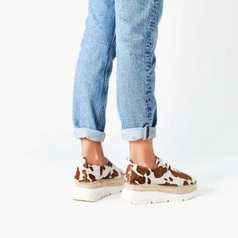 Sneakers animal print vaca con suela de yute y goma | Naos 90