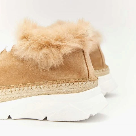 Zapatillas mujer en serraje canela con pelo | Naos 91