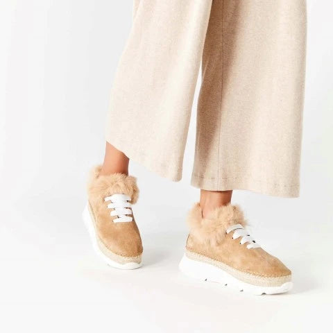 Zapatillas mujer en serraje canela con pelo | Naos 91