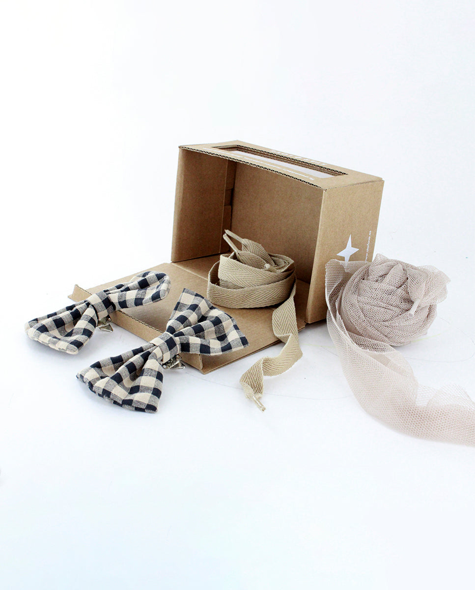 Pack adornos para calzado en color blanco crudo y negro | Pack negro/crudo