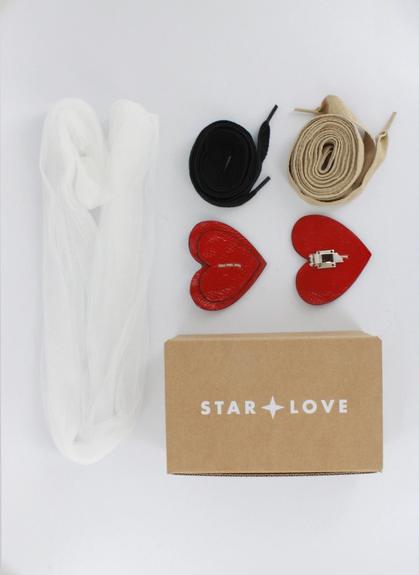 Pack adornos y cintas para zapatos | Pack Corazon Rojo