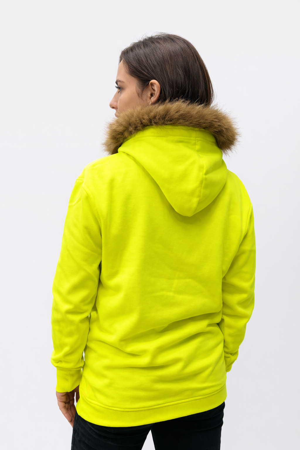 Sudadera amarilla flúor de invierno con capucha de pelo | Carla