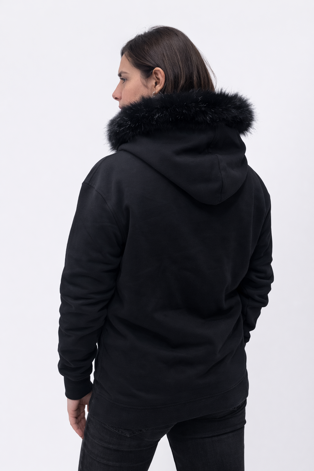 Sudadera negra con capucha de pelo | Carla