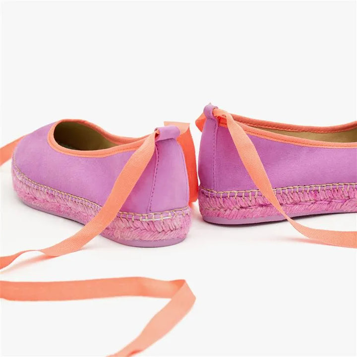 Merceditas lilas con cinta naranja | Suhail 110