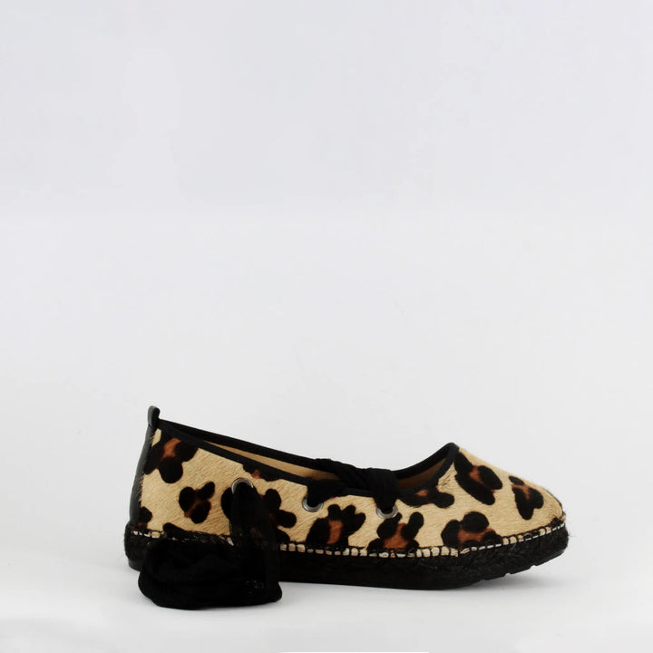 Manoletinas leopardo negro con cinta de tul | Suhail Negro