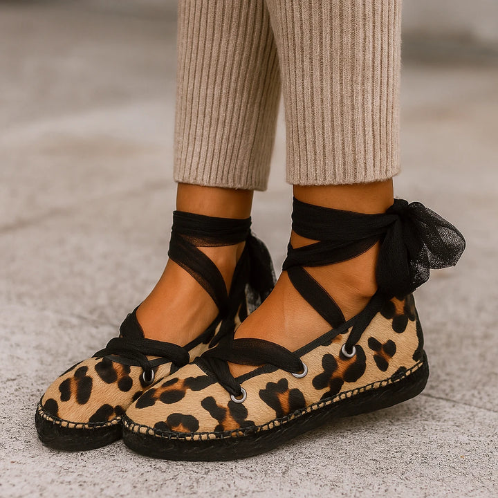 Manoletinas leopardo negro con cinta de tul | Suhail Negro