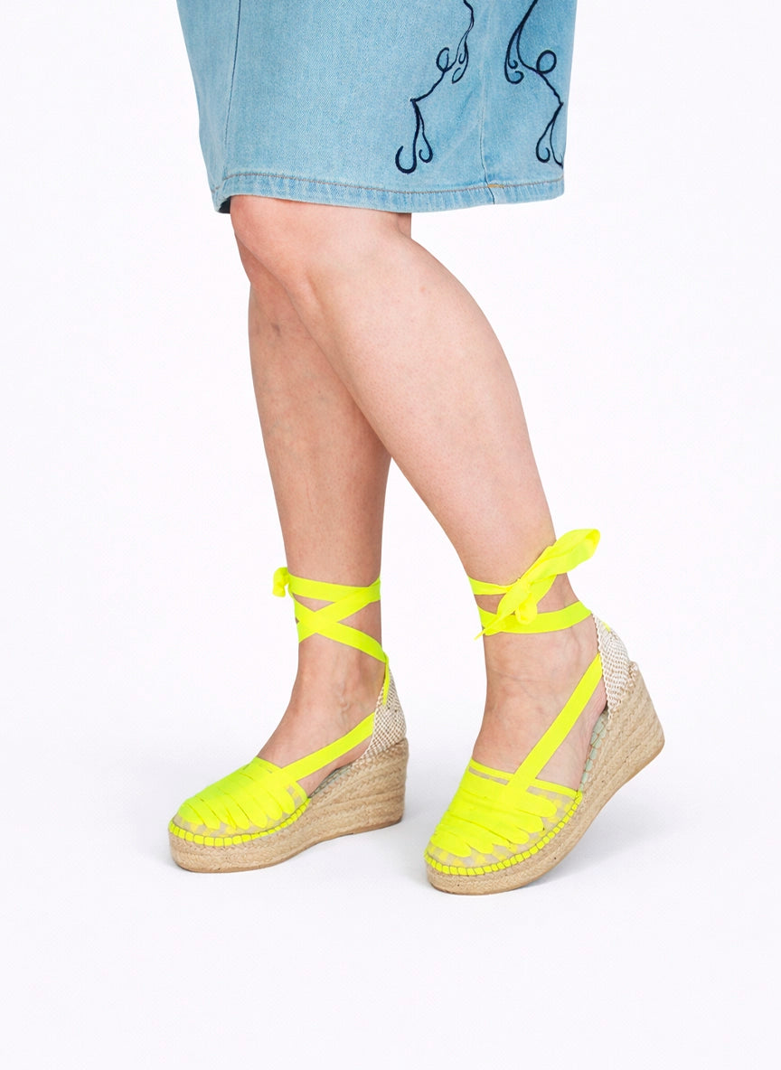 Alpargatas vichy amarillas fluor con cintas  | Aquila 21