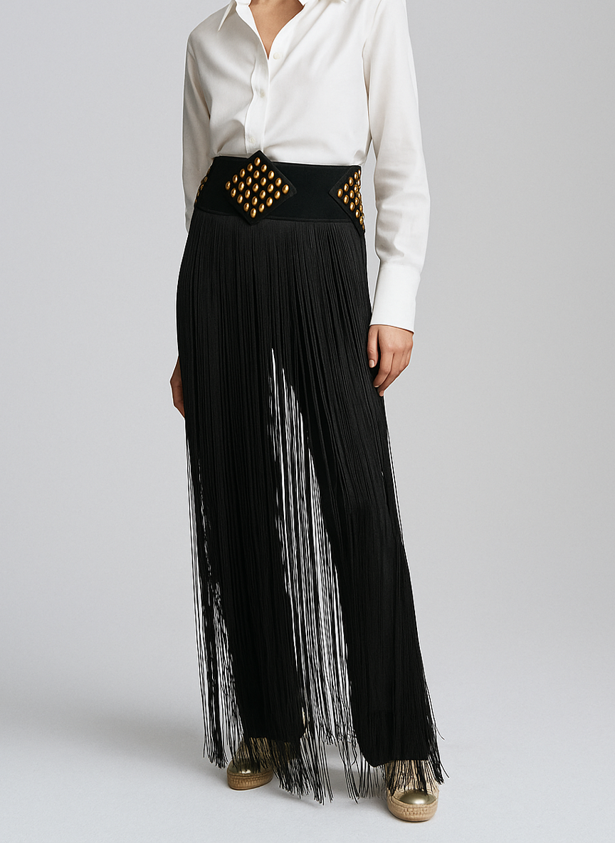 Cinturón negro ancho con flecos largos y tachas doradas | Noelia