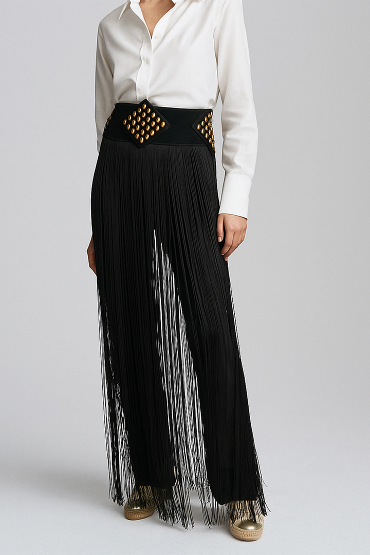 Cinturón negro ancho con flecos largos y tachas doradas | Noelia