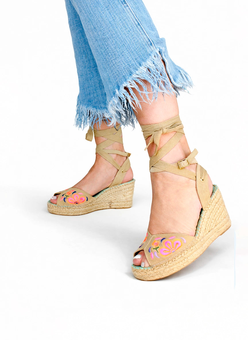 Alpargatas sandalias bordadas con cinta y pulsera intercambiable | Cisne 20