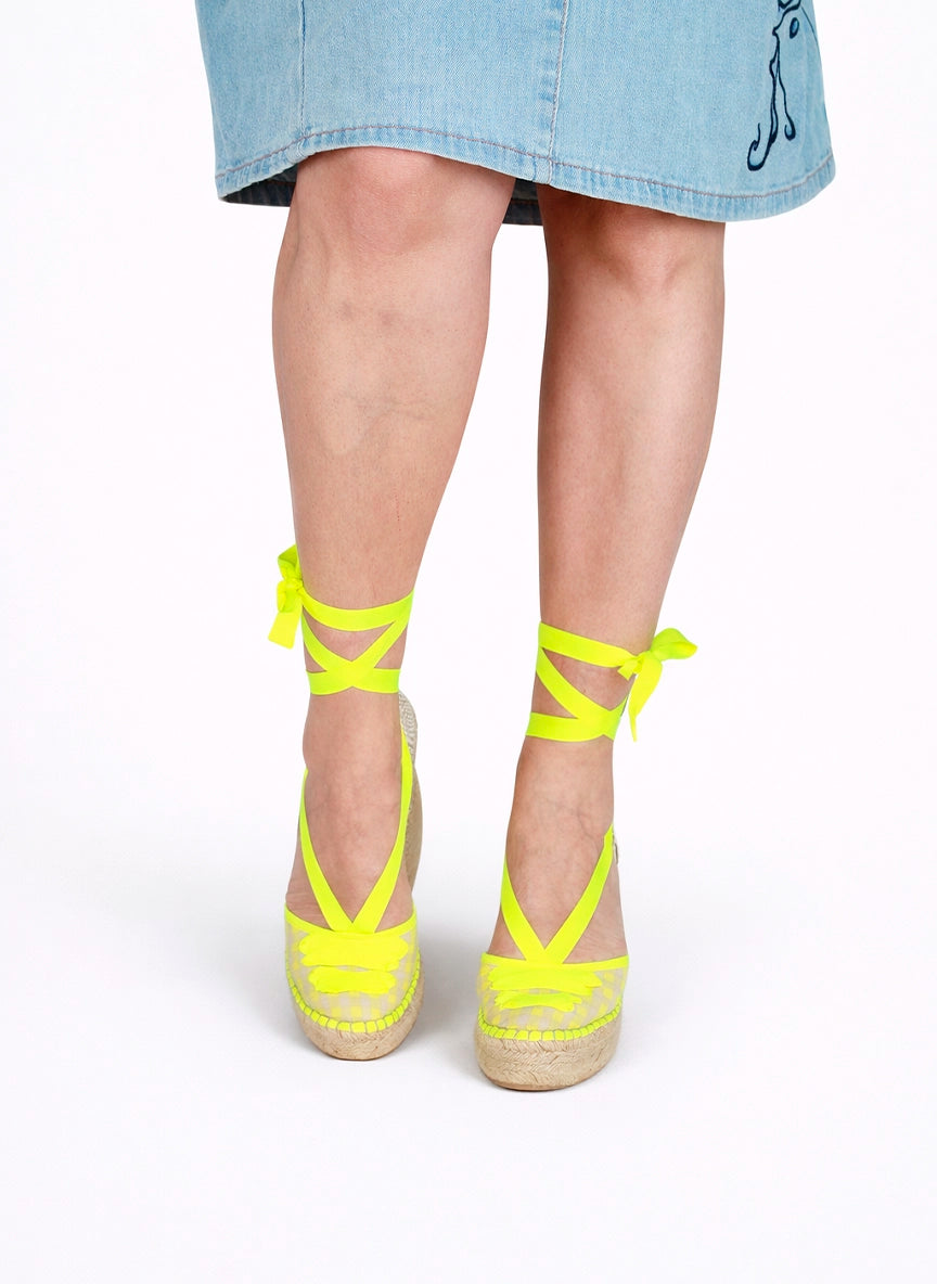 Alpargatas cuña alta vichy amarillo con cintas | Meridian 21