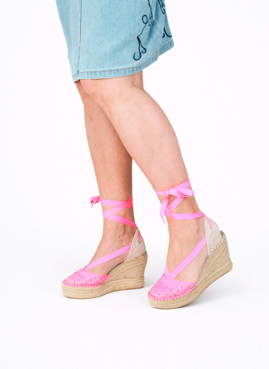 Alpargatas cuña alta vichy fuxia con cintas | Meridian 21