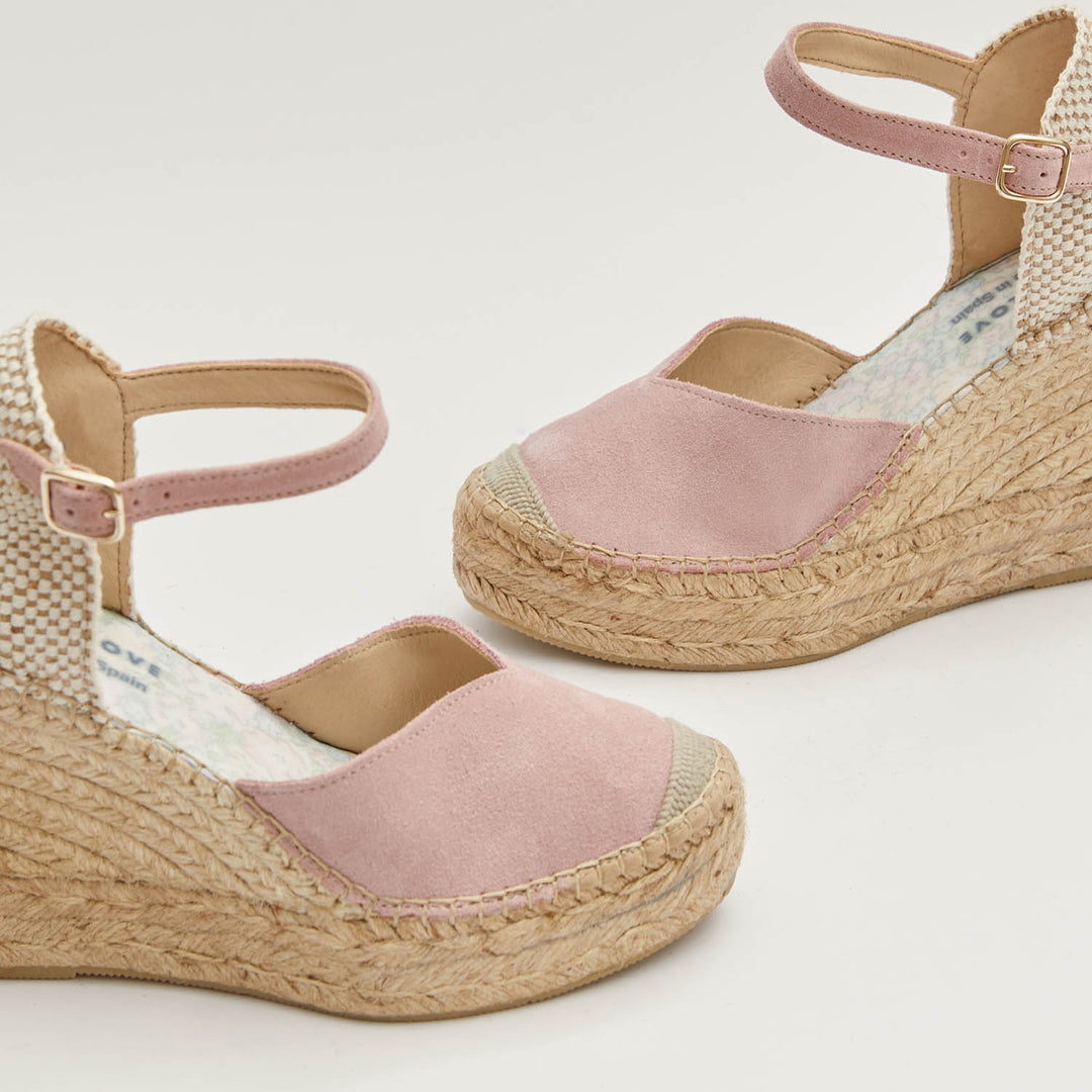 Alpargatas cuña alta con forma de corazón color rosa antiguo